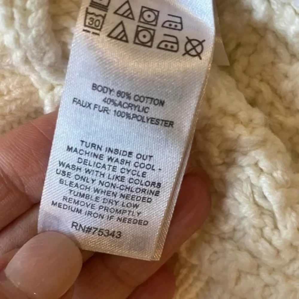 ASPEN GIRLS COTTON SWEATER PONCHO. OFF WHITE . SIZE 7-8